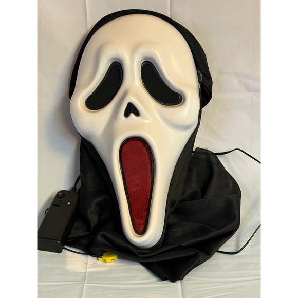 Spirit‎ Halloween Ghostface Mask Hooded Light Up Scream Costume - Picture 2 of 4